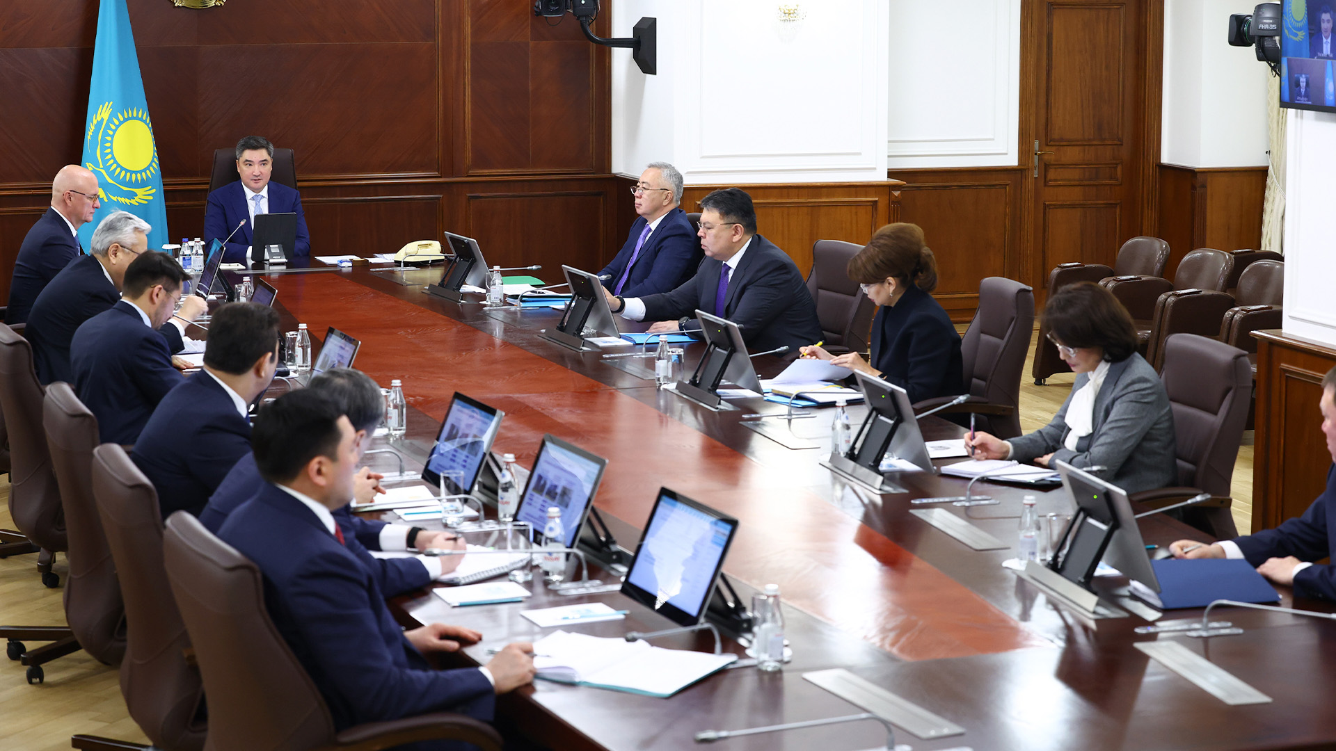 О́ńdeý ónerkásibinde ósim bar