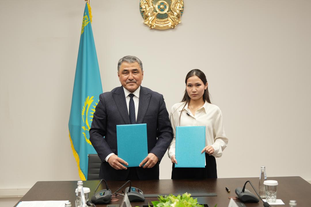 Mektep oqýshysy Sý mınıstrimen memorandýmǵa qol qoıdy