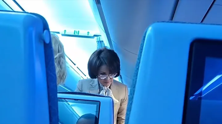 «Eshkimniń aldynda aqtalmaımyn»: Densaýlyq saqtaý mınıstri ushaqtaǵy vıdeoǵa qatysty pikir bildirdi