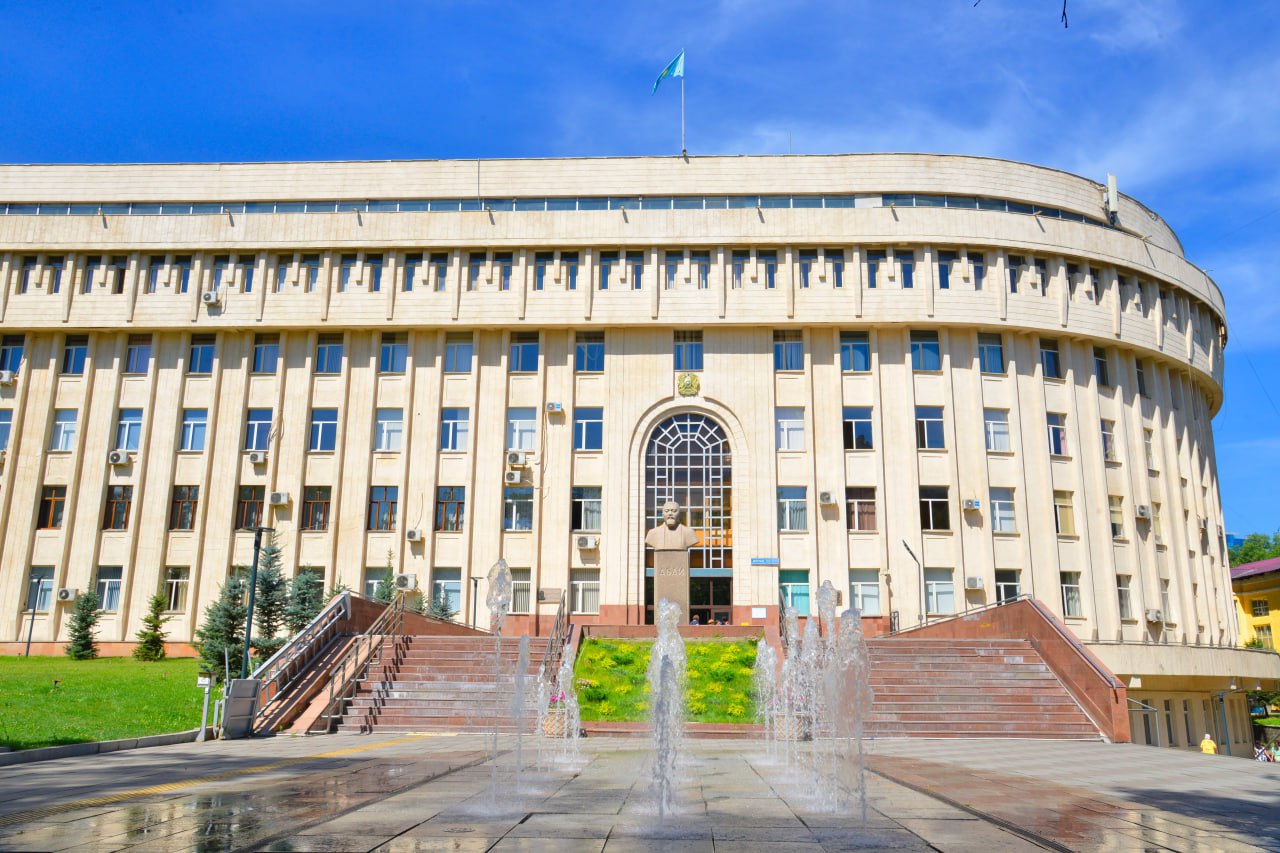 Abaı dana – qazaqqa, Abaı ýnıversıteti dara – qazaqta