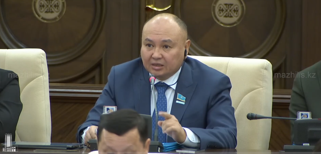 Depýtat gazet baǵasy men «Qazposhta» máselesin kóterdi