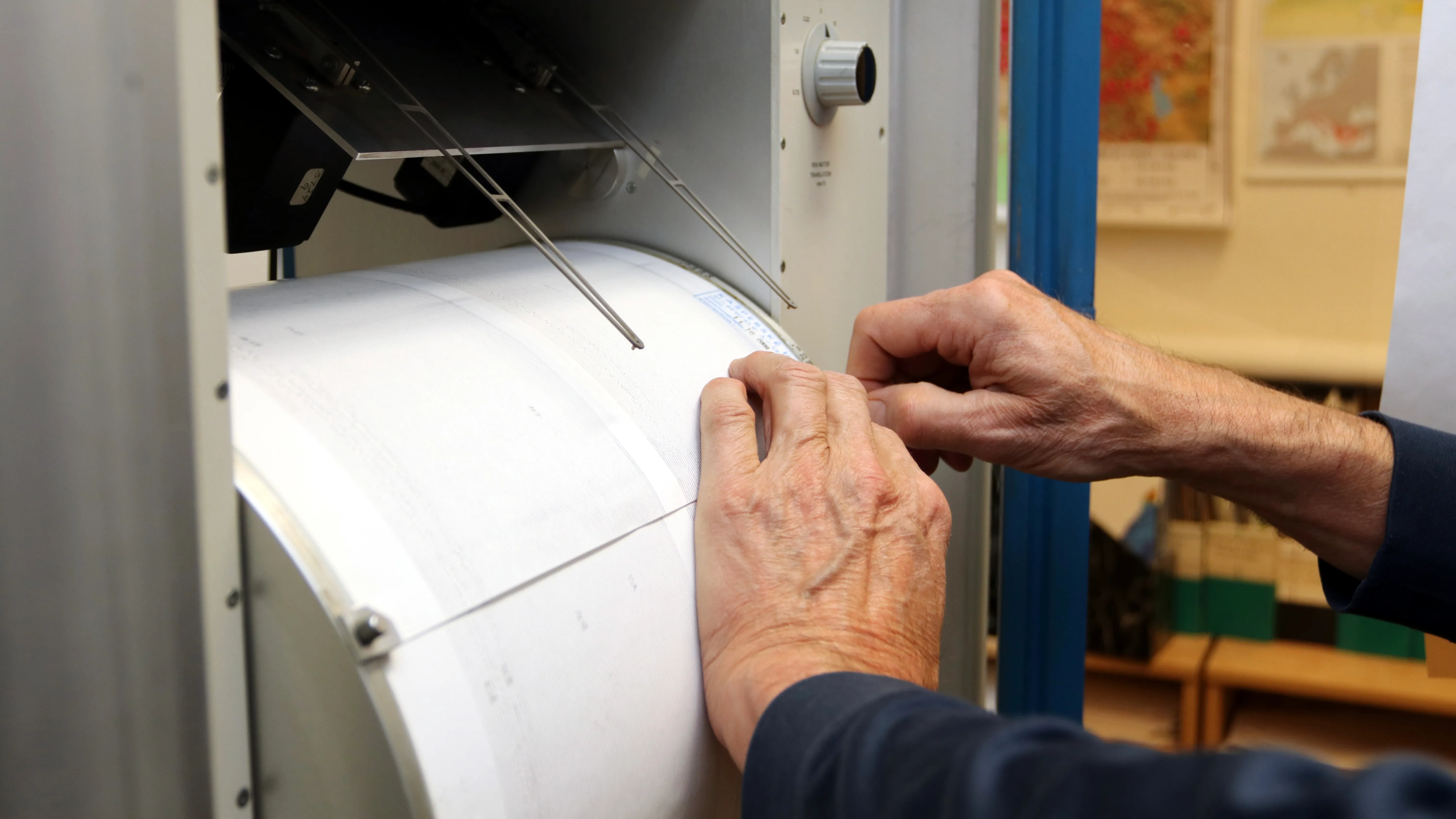 Almatydaǵy jer silkinisi: Polıseıler men órt sóndirýshiler aýmaqtardy aralap júr