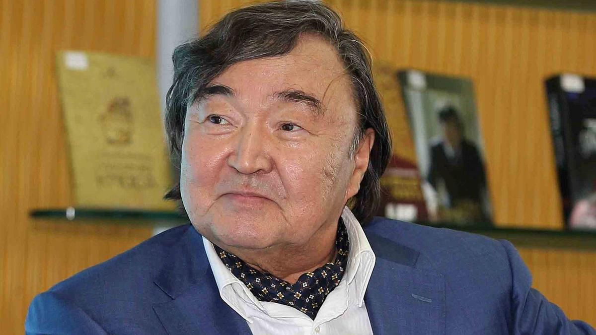 Oljas Súleımenov Nobel syılyǵyna usynyldy