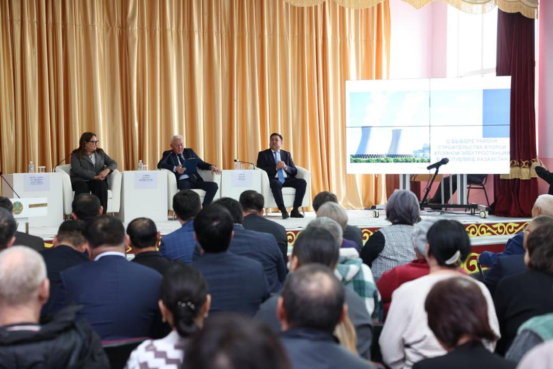 Almaty oblysynda ekinshi AES salynatyn aýdan boıynsha ashyq tyńdaý ótti