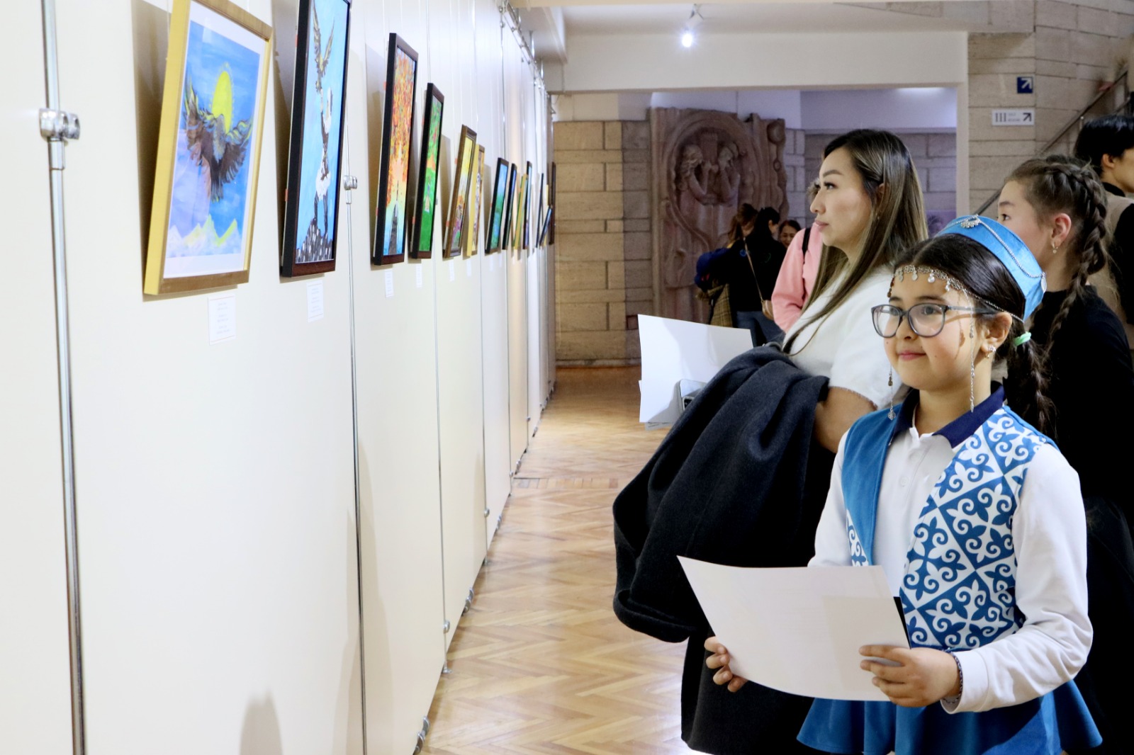 Balań sýretshiler Táýelsizdik kúnine tartý jasady