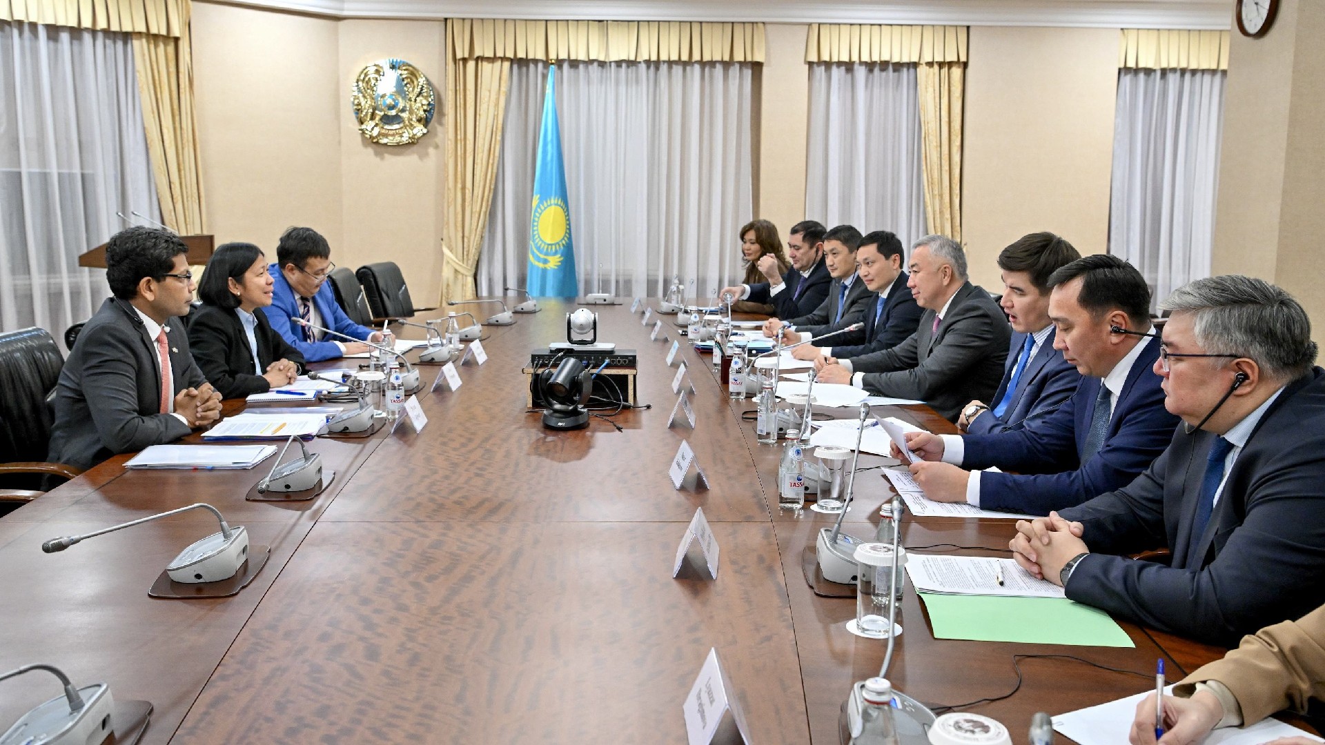 Áriptestik kókjıegi keńeıe túsedi