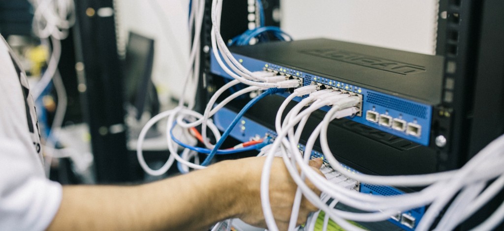 Petropavlda ınternet jelisin tartýmen aınalysqan jumysshy qaza tapty