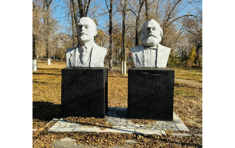 Jetisýdy bolshevızm elesi kezip júr