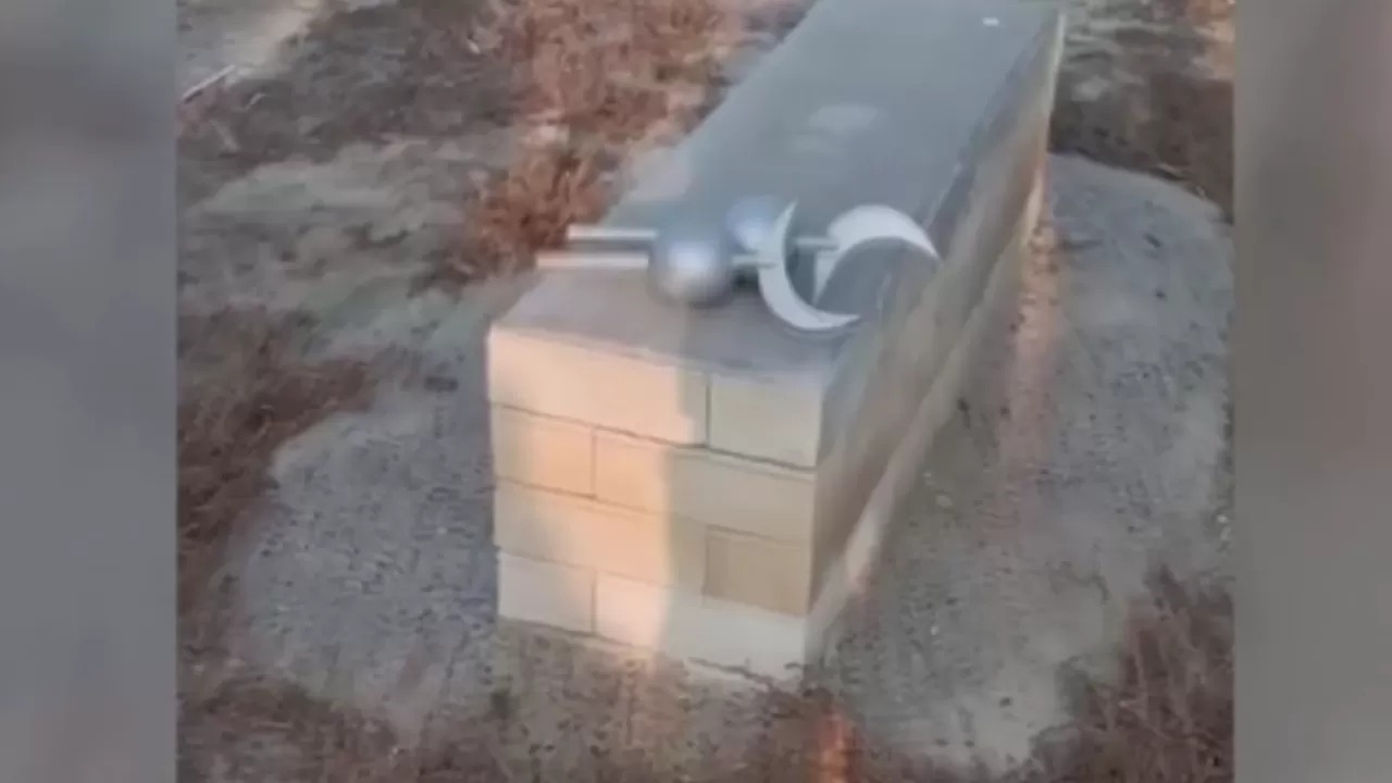 Atyraýda beıitterdi qıratty degen kúdikpen 3 jasóspirim ustaldy