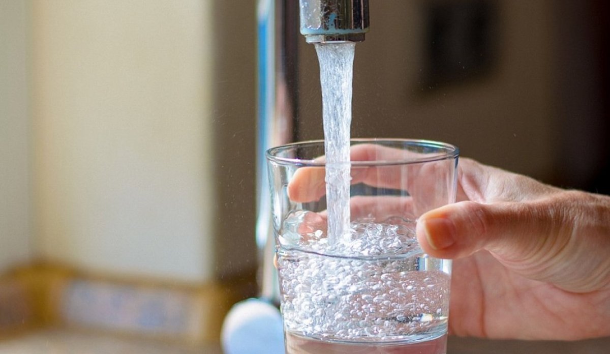 Qaıtarylǵan aktıvter esebinen aýyldarda aýyz sý qubyry salynyp jatyr