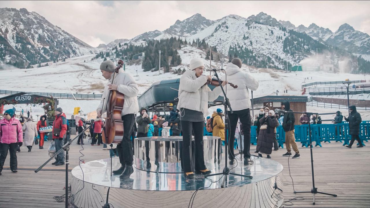 Shymbulaq bıylǵy jańa maýsymyn Après Ski dástúrimen bastady