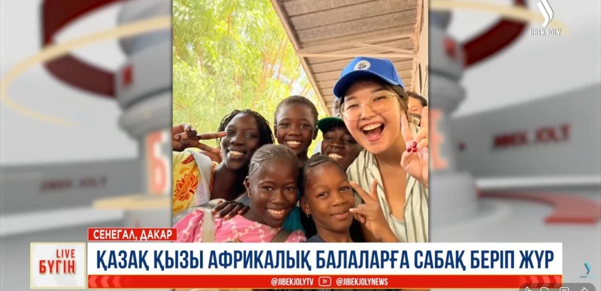 Qazaq qyzy Afrıkadaǵy oqýshylarǵa sabaq berip júr