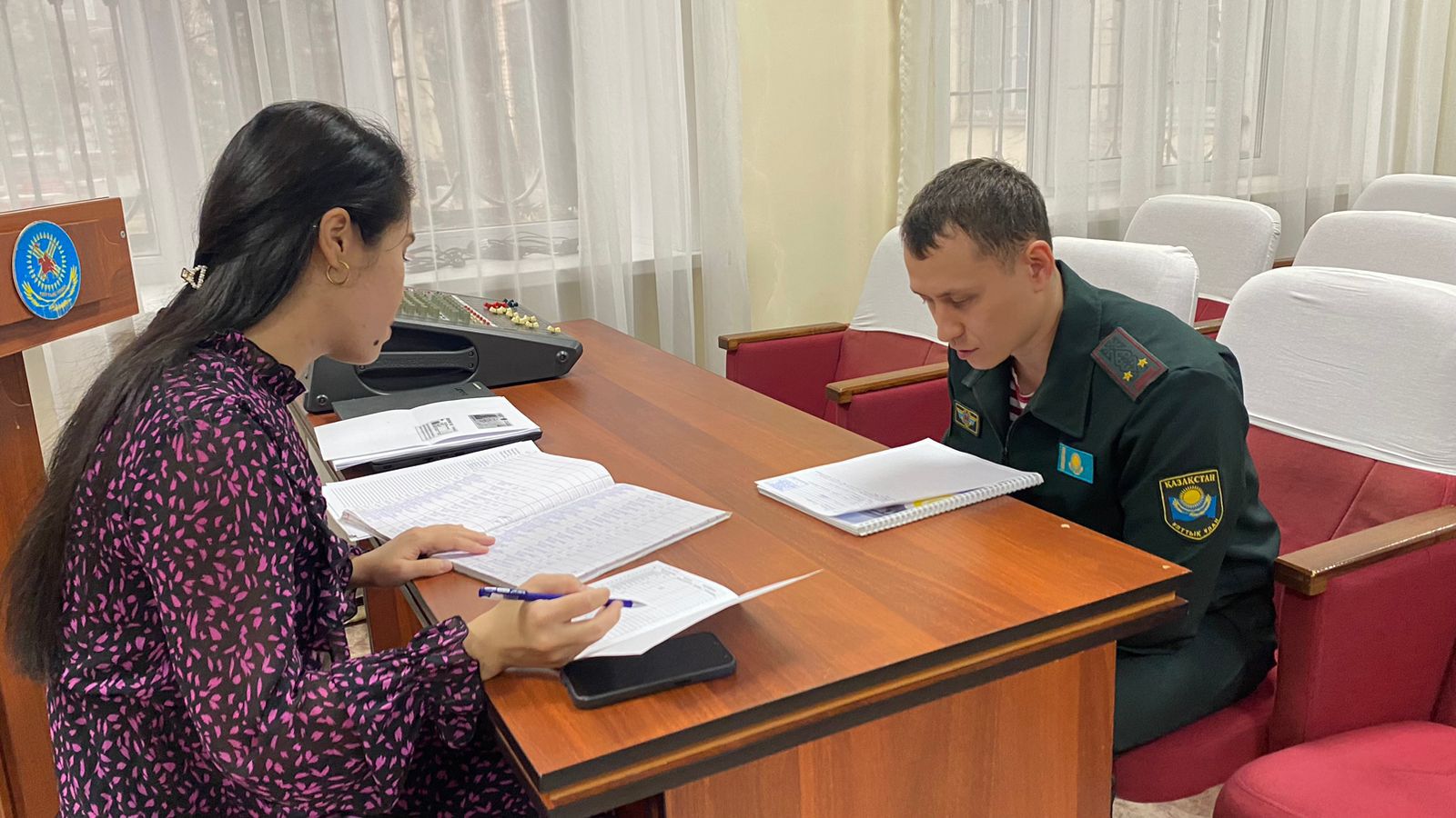 Áskerıler memlekettik tildi meńgerý deńgeıin rastaıtyn A2 sertıfıkattaryn aldy