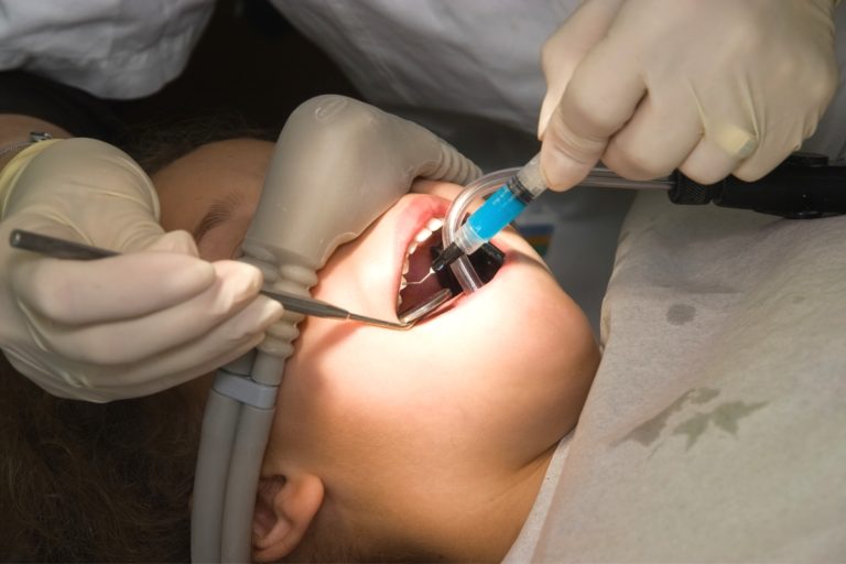 Qazaqstandaǵy 662 stomatologııalyq klınıkaǵa tekseris júrgiziledi