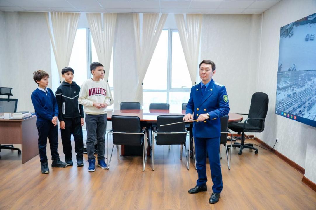 Elorda prokýratýrasynda oqýshylarǵa arnalǵan ashyq esik kúni ótti