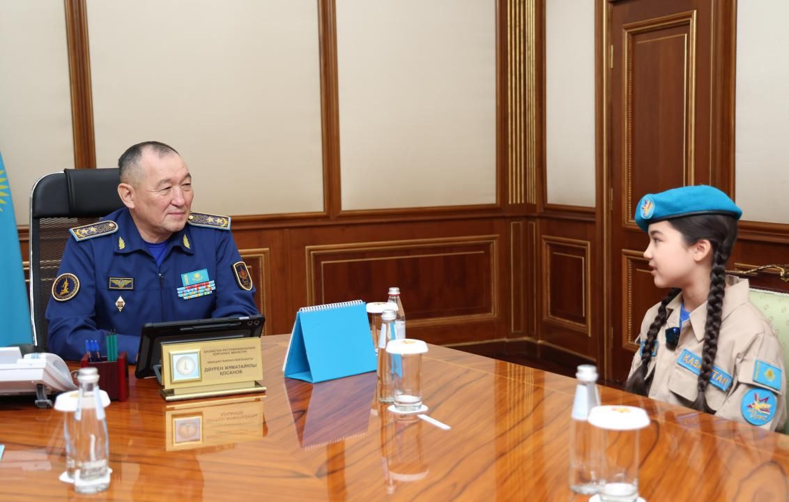 «Jas sarbaz» ánshisi jahandy moıyndatty