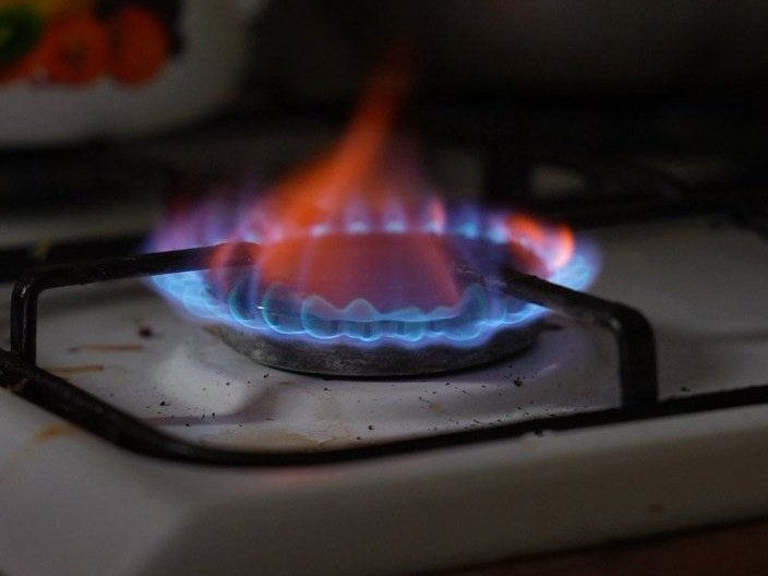 Ár shańyraqqa jylý syılady: Almatyda áleýmettik osal toptaǵy otbasylar gazben qamtylyp jatyr