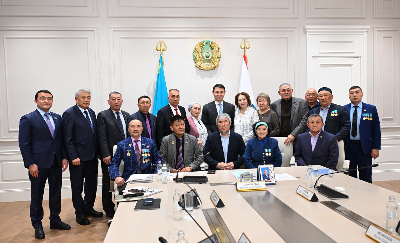 Almaty ákimi 1986 jylǵy Jeltoqsan oqıǵasyna qatysýshylarmen kezdesti