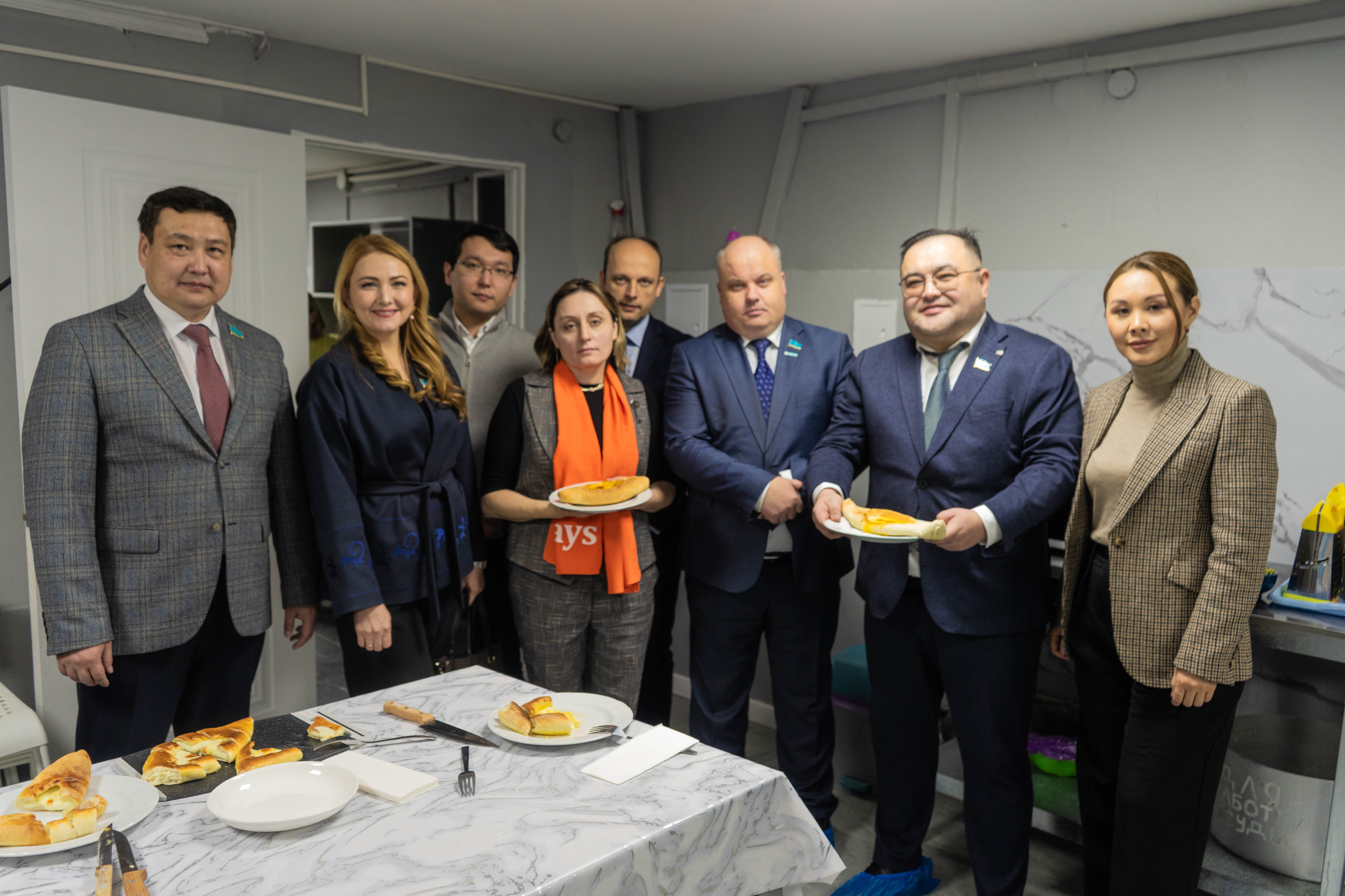 Astanada zorlyq-zombylyq kórgen áıelder men balalarǵa qoldaý kórsetildi