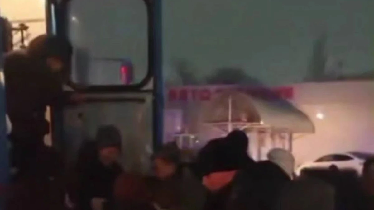 Qaraǵandyda jolaýshylar mingen avtobýs kólikpen soqtyǵysty