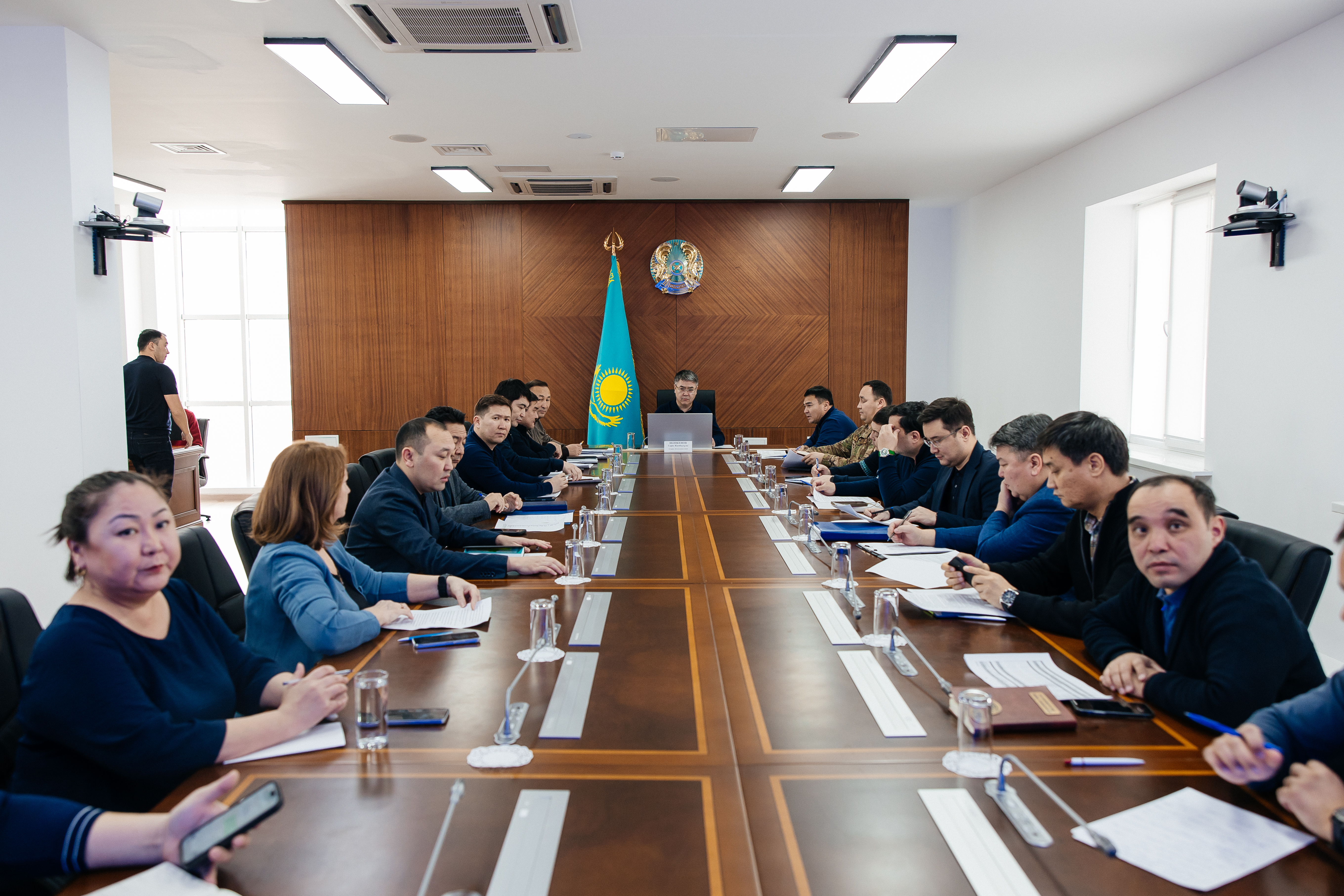 Atyraý oblysynda qolaısyz aýa raıynyń saldaryn joıý jónindegi jedel shtab otyrysy ótti