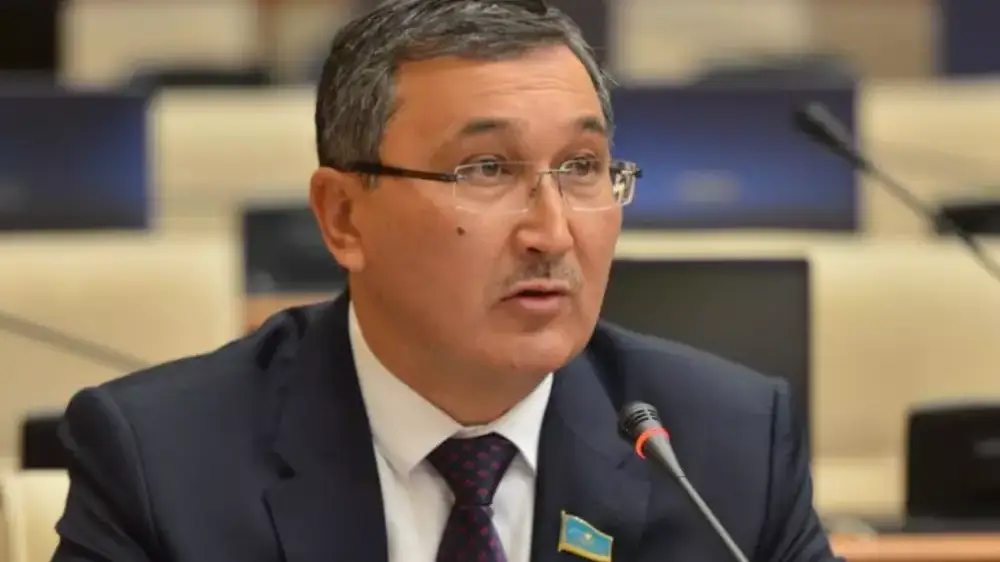 Astana máslıhatynyń depýtaty tekserilmegen aqparat taratqany úshin keshirim surady