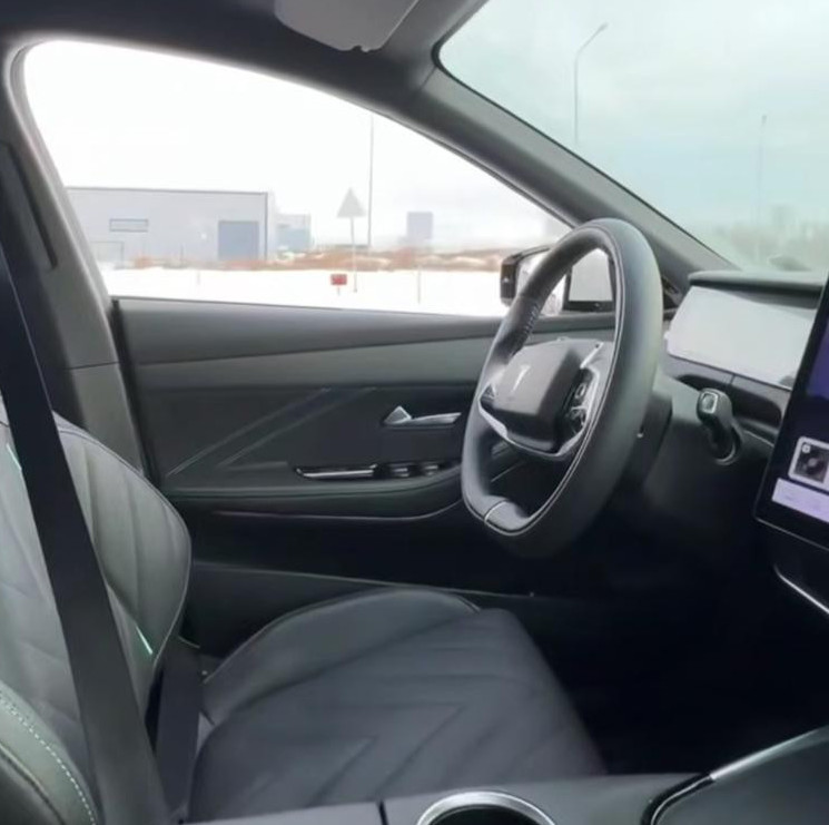 Astanada alǵash ret júrgizýshisi joq avtomobıl synaqtan ótkizildi