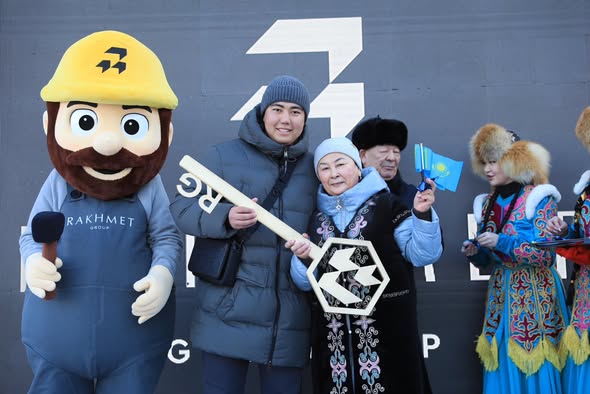 Aqtóbede úıli bolýdy bes jyl kútken úleskerlerge páter berildi
