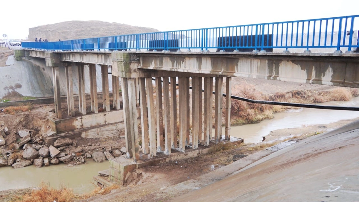 Túrkistan oblysynda kópir qulady