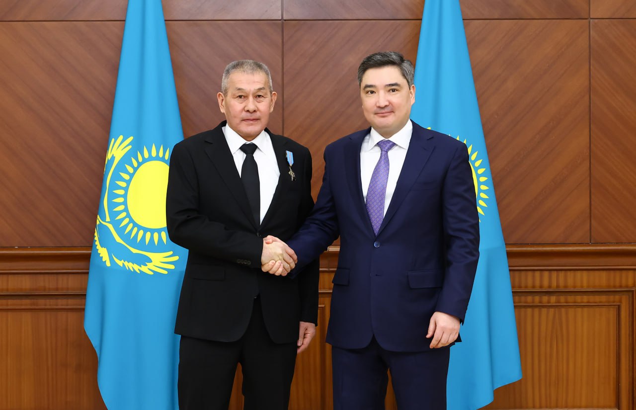 Oljas Bektenov Prezıdent atynan energetıka kesheni qyzmetkerleri men ardagerlerin marapattady