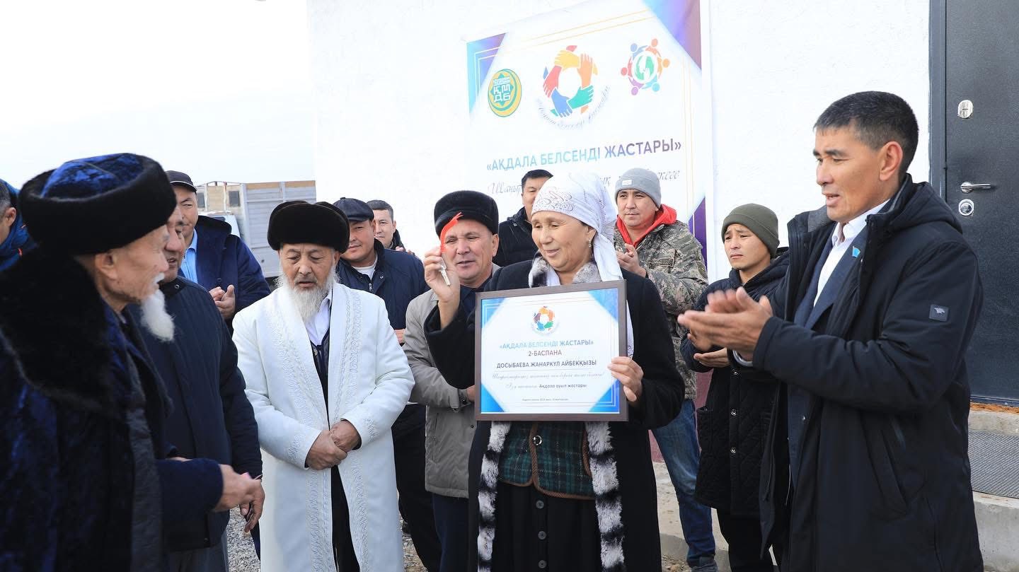 Arystyqtar asarlatyp muqtaj otbasyǵa baspana salyp berdi