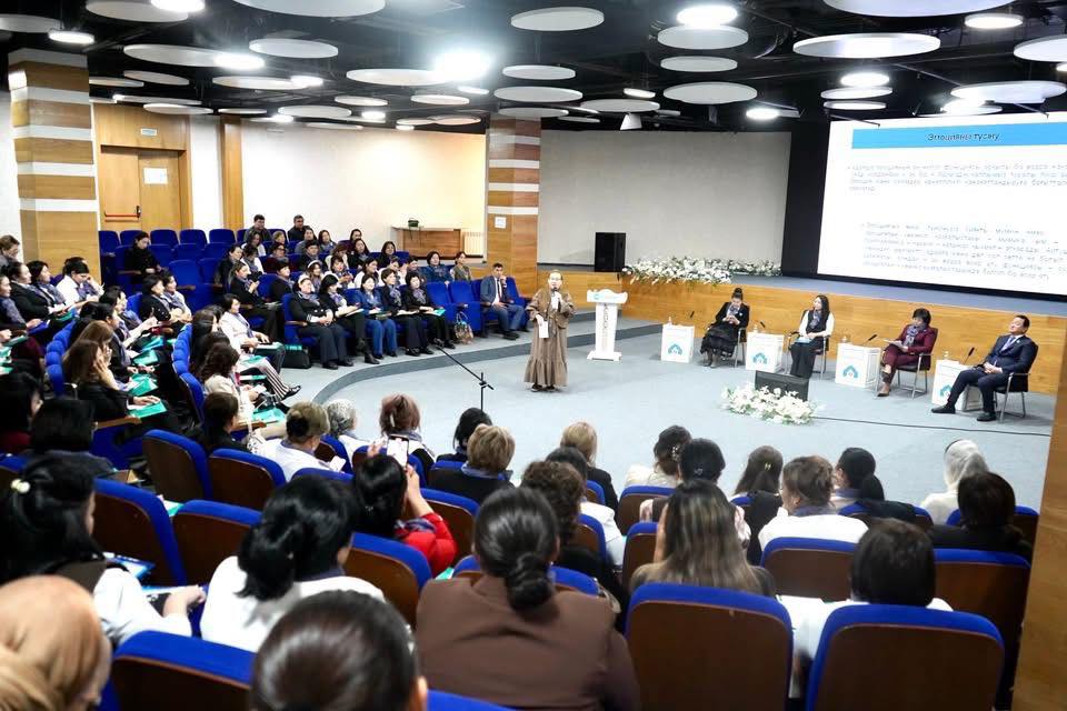 Túrkistanda áıelderdiń saıası kóshbasshylyq mektebi ashyldy