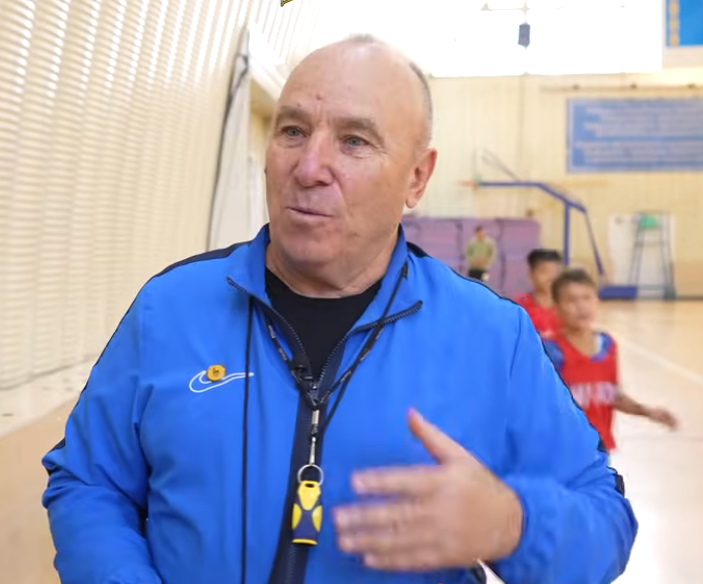 Bapker Vanıa: Talantty oıynshylardy aýladan jáne mektepten tabamyn