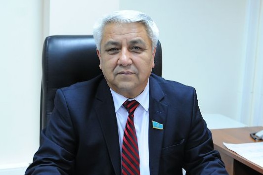 Erdiń atyn eńbek shyǵarady. Fahrıddın Qarataevpen suhbat