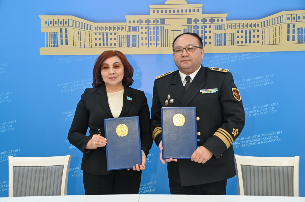 Bas redaktorlar klýby men Qorǵanys mınıstrligi yntymaqtastyq memorandýmyn jasady