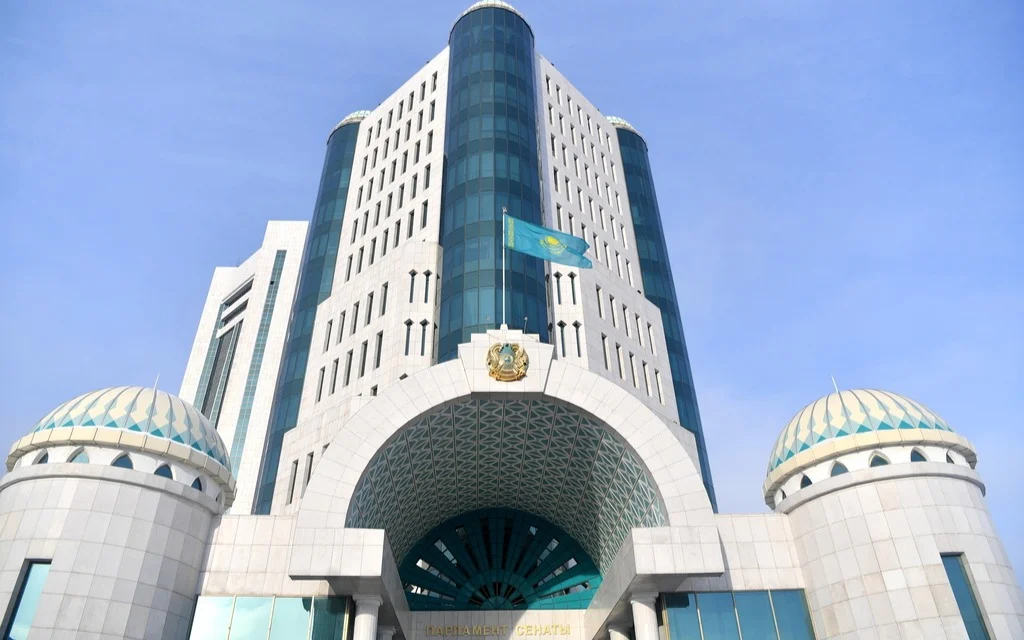 LGBT-ny nasıhattaýǵa tyıym salýǵa qatysty zańǵa túzetýler engiziledi