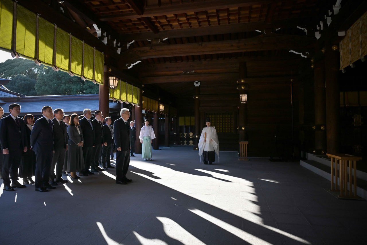 Qasym-Jomart Toqaev Meıdjı Djıngý ǵıbadathanasyn aralap kórdi