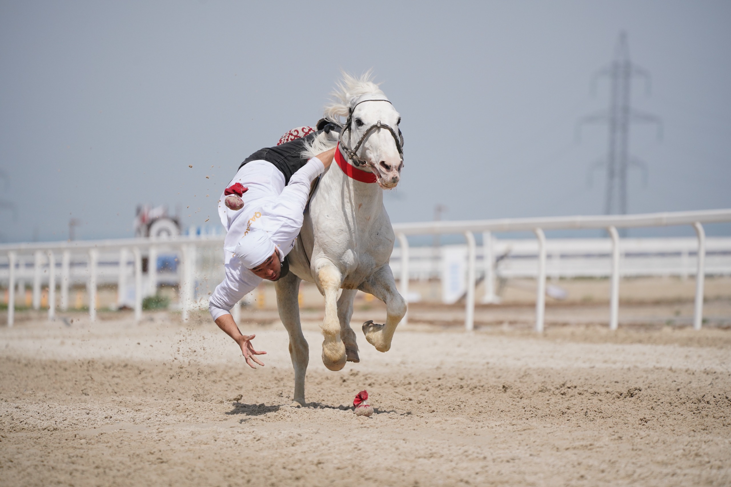 Shymkentte teńge ilýden jarys ótti