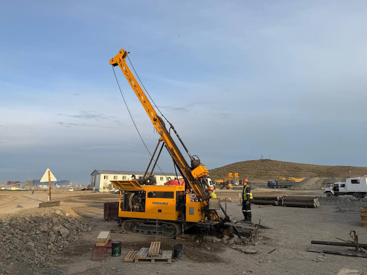 О́ńdeý ónerkásibindegi óndiris kólemi 24 trln teńgeden asty