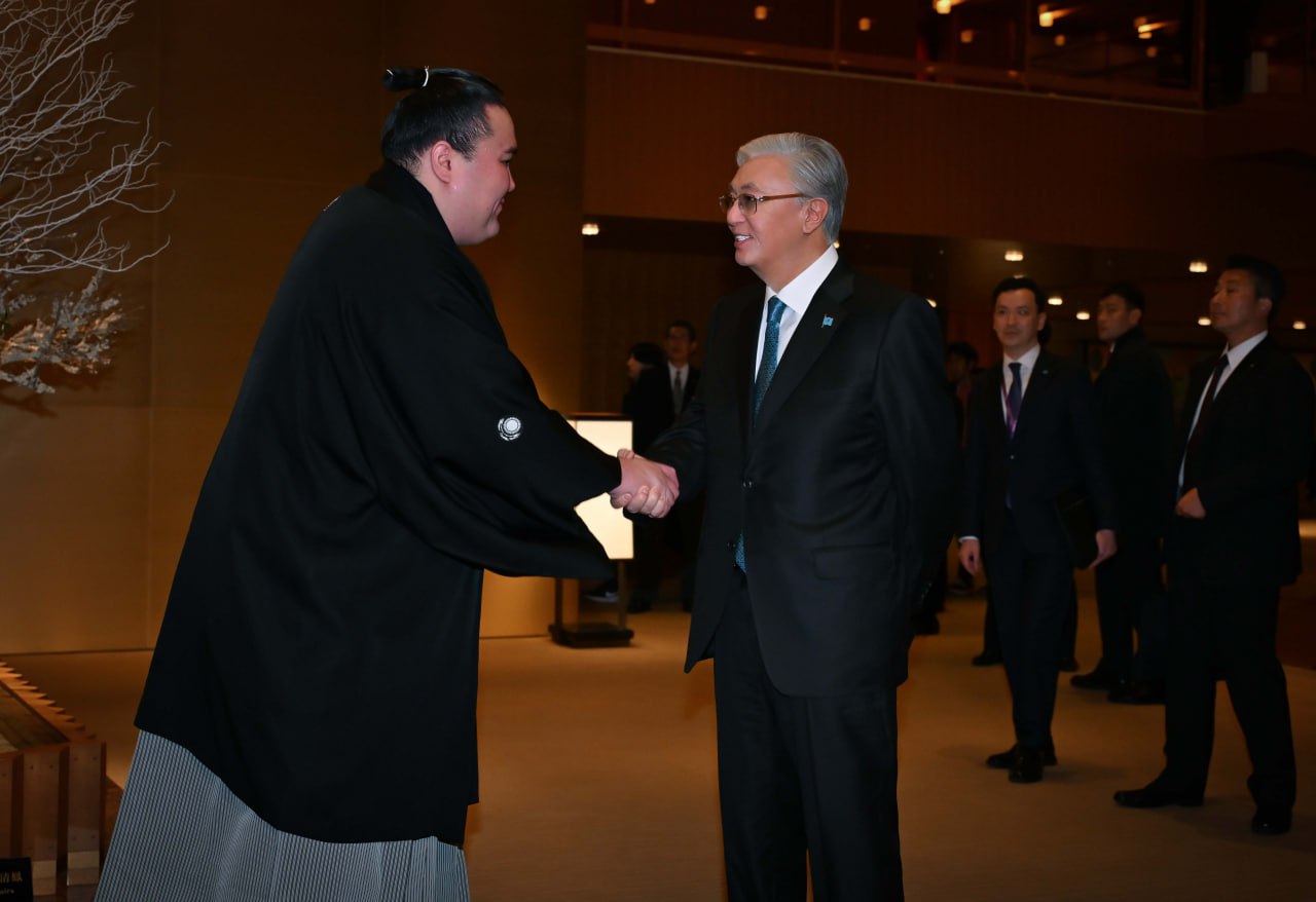 Tokıoda Prezıdent Qasym-Jomart Toqaev kásipqoı sýmoshy Ersin Baltaǵulmen kezdesti