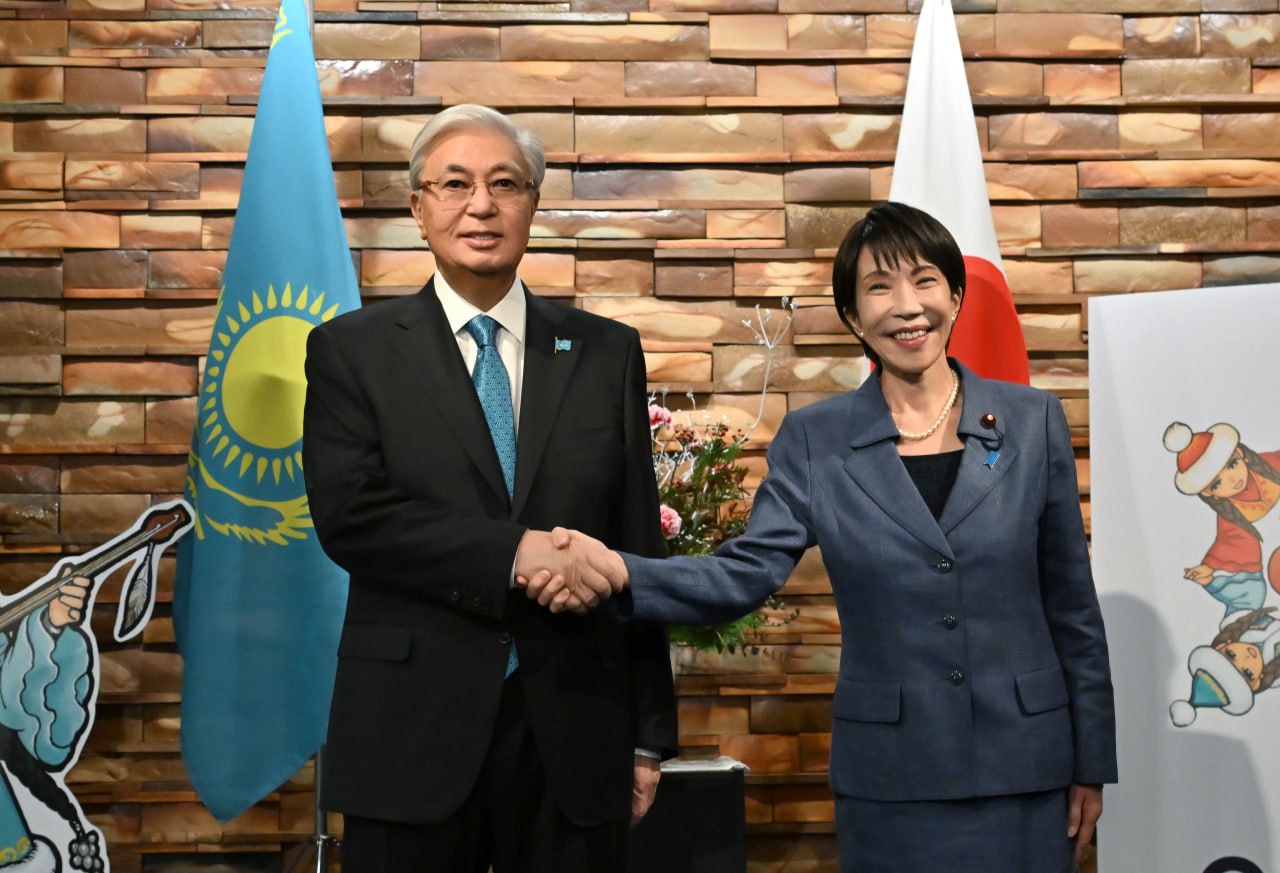 Memleket basshysy Japonııanyń Premer-mınıstri Sanae Takaıchımen kelissóz júrgizdi