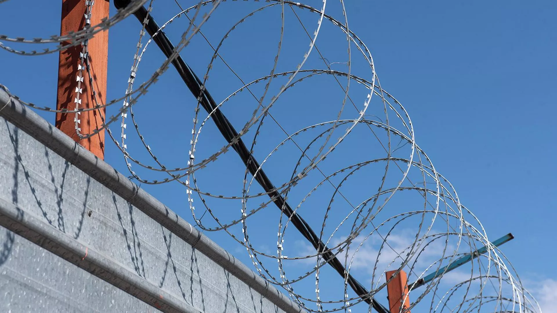 Atyraýda áıelin óltirgen kúdikti 10 jylǵa sottaldy