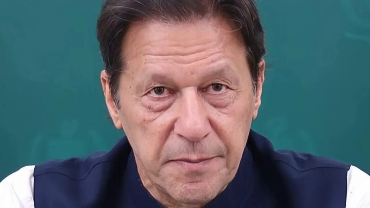 Pákistannyń eks-premeri Imran Han men jubaıy 17 jylǵa sottaldy