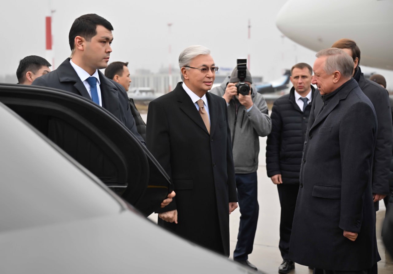 Memleket basshysy Qasym-Jomart Toqaev Sankt-Peterbýrg qalasyna bardy