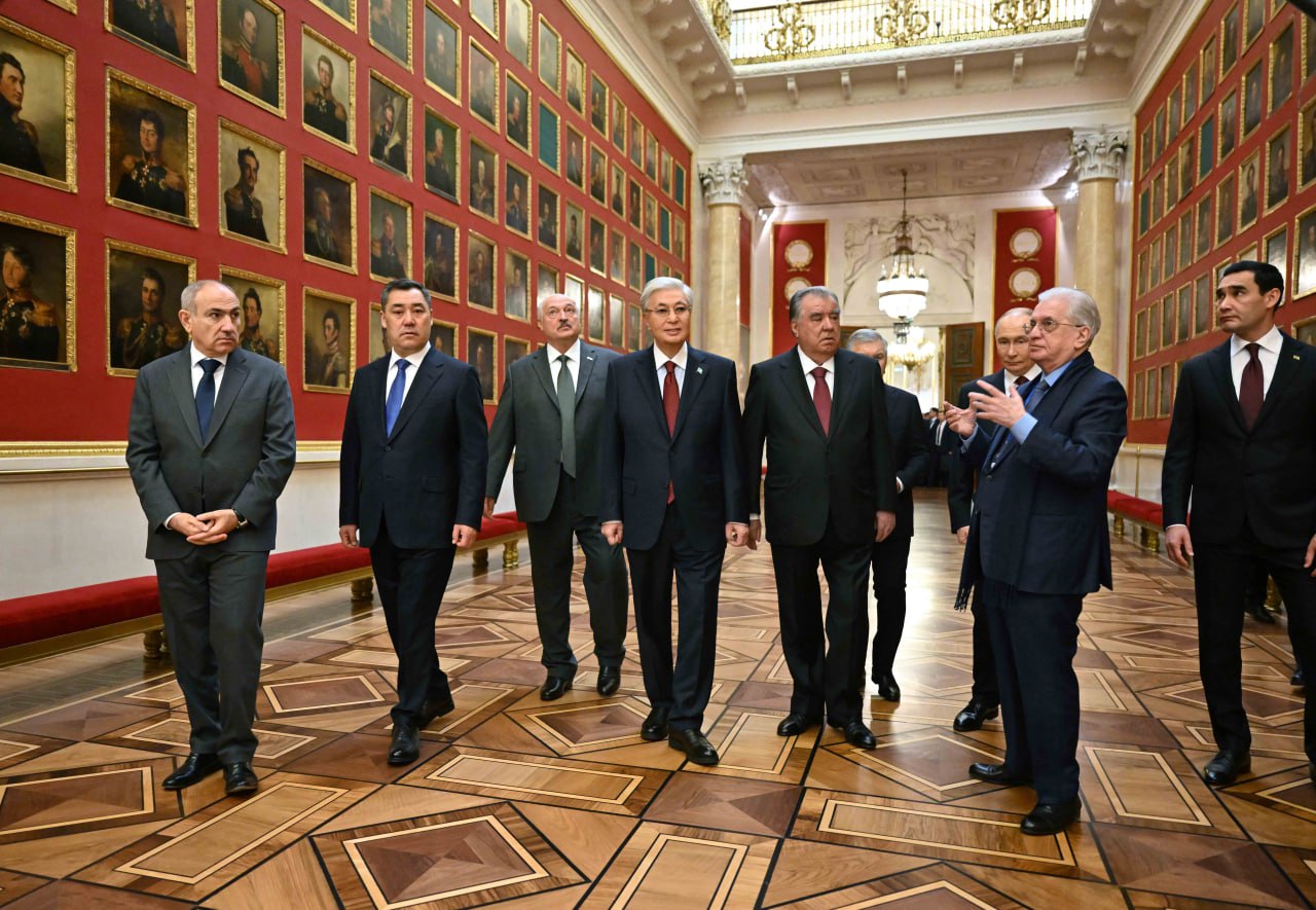 Qasym-Jomart Toqaev Ermıtajdy aralap kórdi