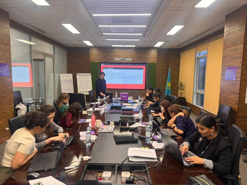 Elimizdiń BAQ ókilderi jasandy ıntellektiniń múmkindikterin úırendi