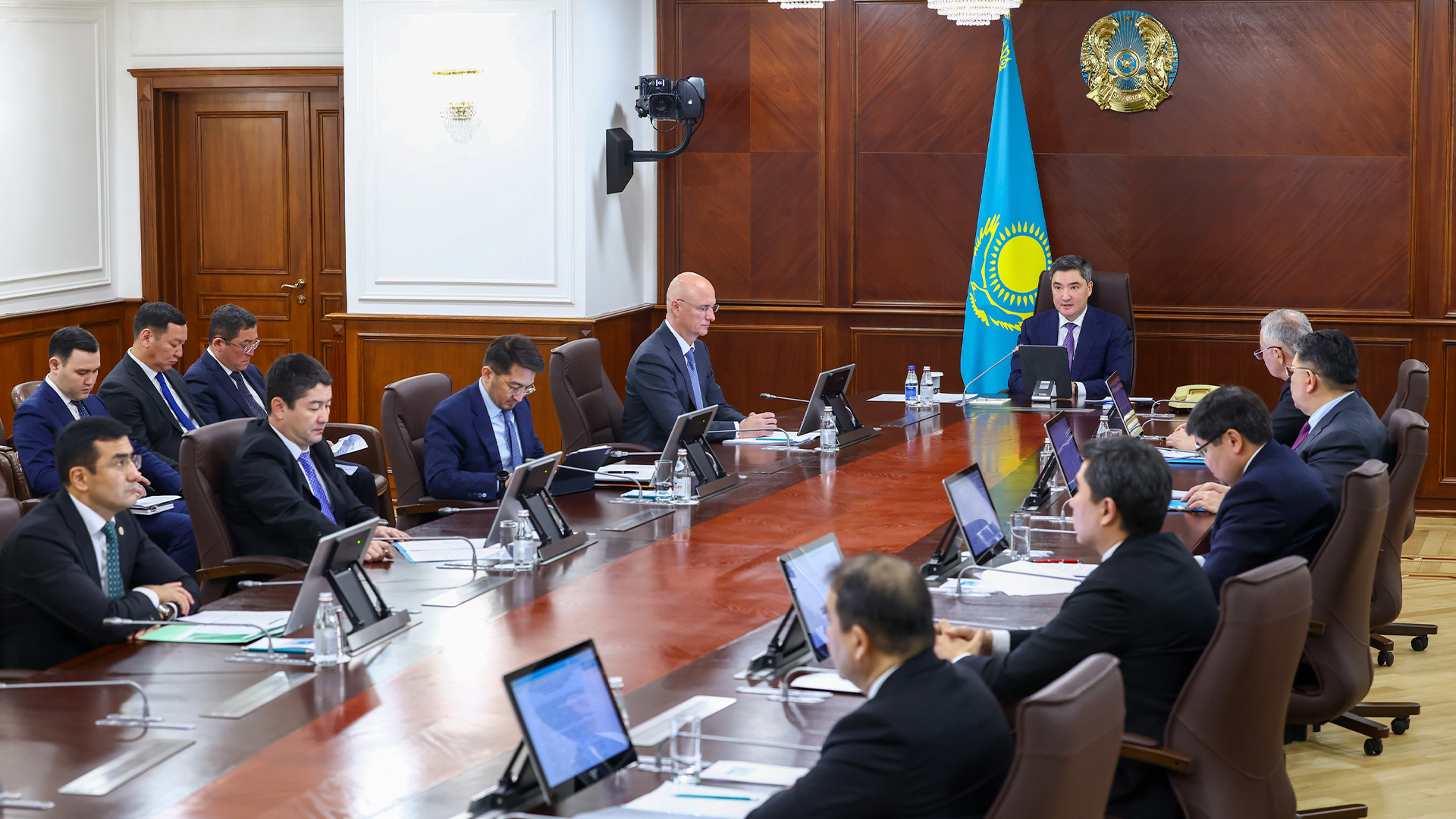 Shaǵyn jáne mıkro bıznesti qoldaýdyń keshendi júıesi bekitildi