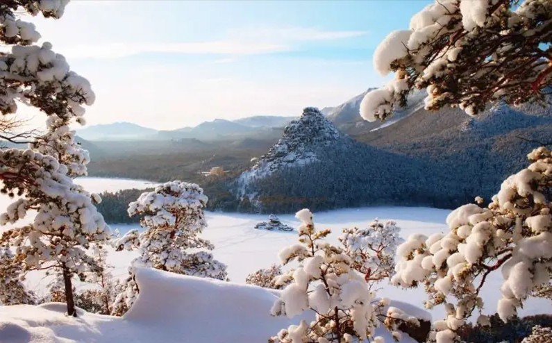 Kóksheniń kórki kóz tartady