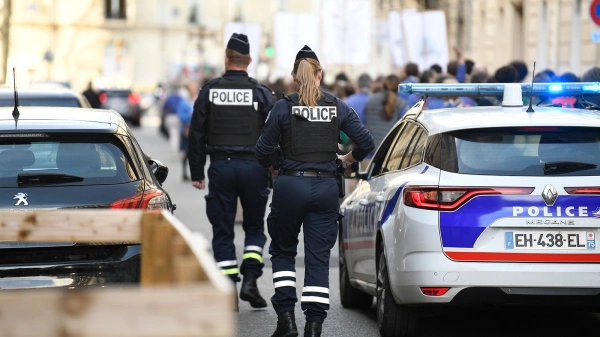 Parıjde taǵy da urlyq: zergerlik buıymdardy tasymaldaýshylarǵa shabýyl jasaldy