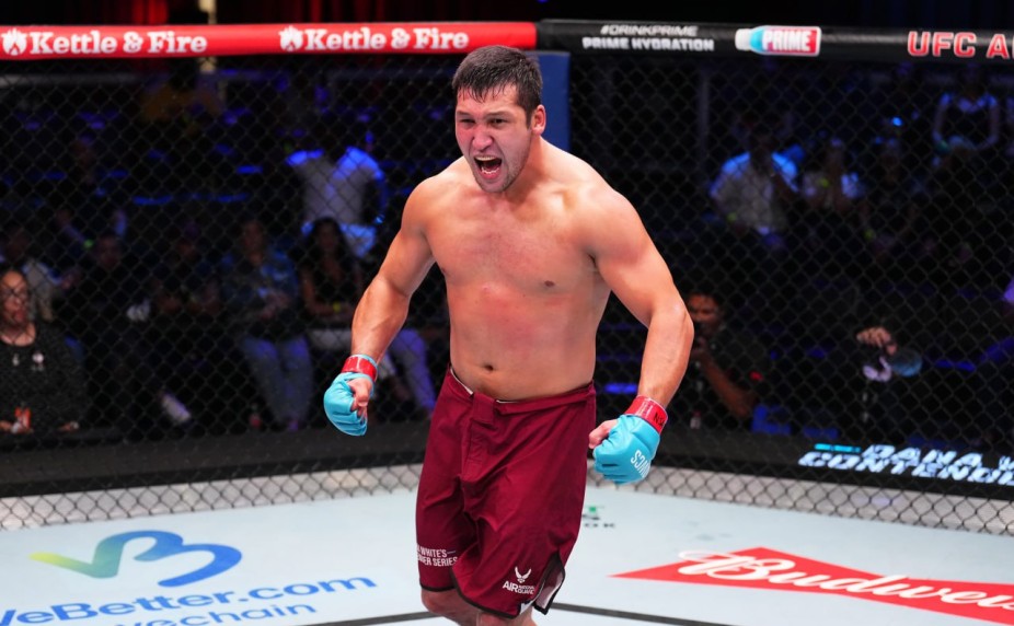 Dııar Nurǵojaı brazılııalyq sportshymen kúsh synasady